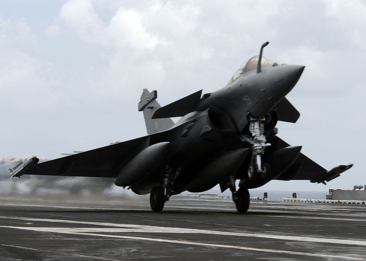 1280px-Dassault_Rafale_on_USS_Dwight_D._Eisenhower.jpg