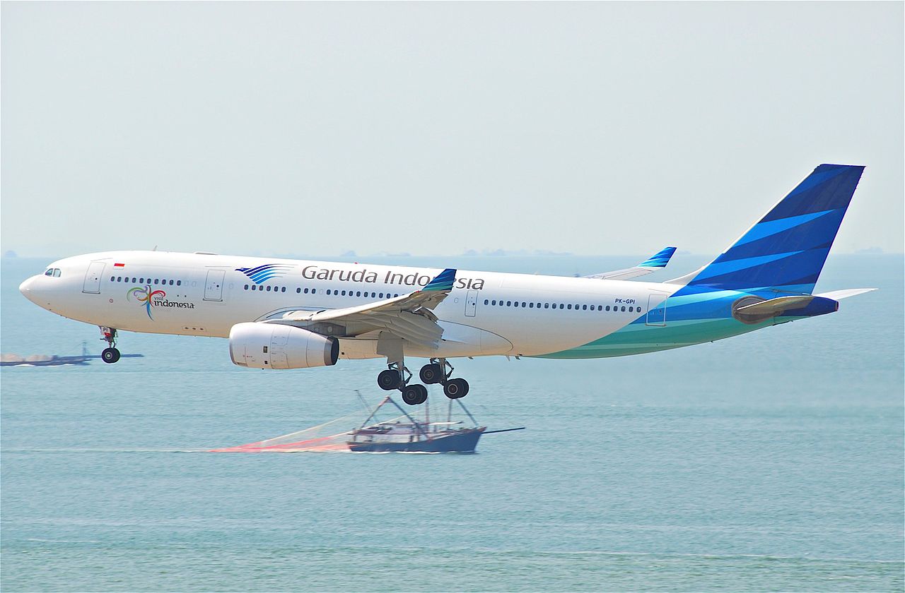 1280px-Garuda_Indonesia_Airbus_A330-200;_PK-GPI@HKG;04.08.2011_615xb_(6260666316).jpg