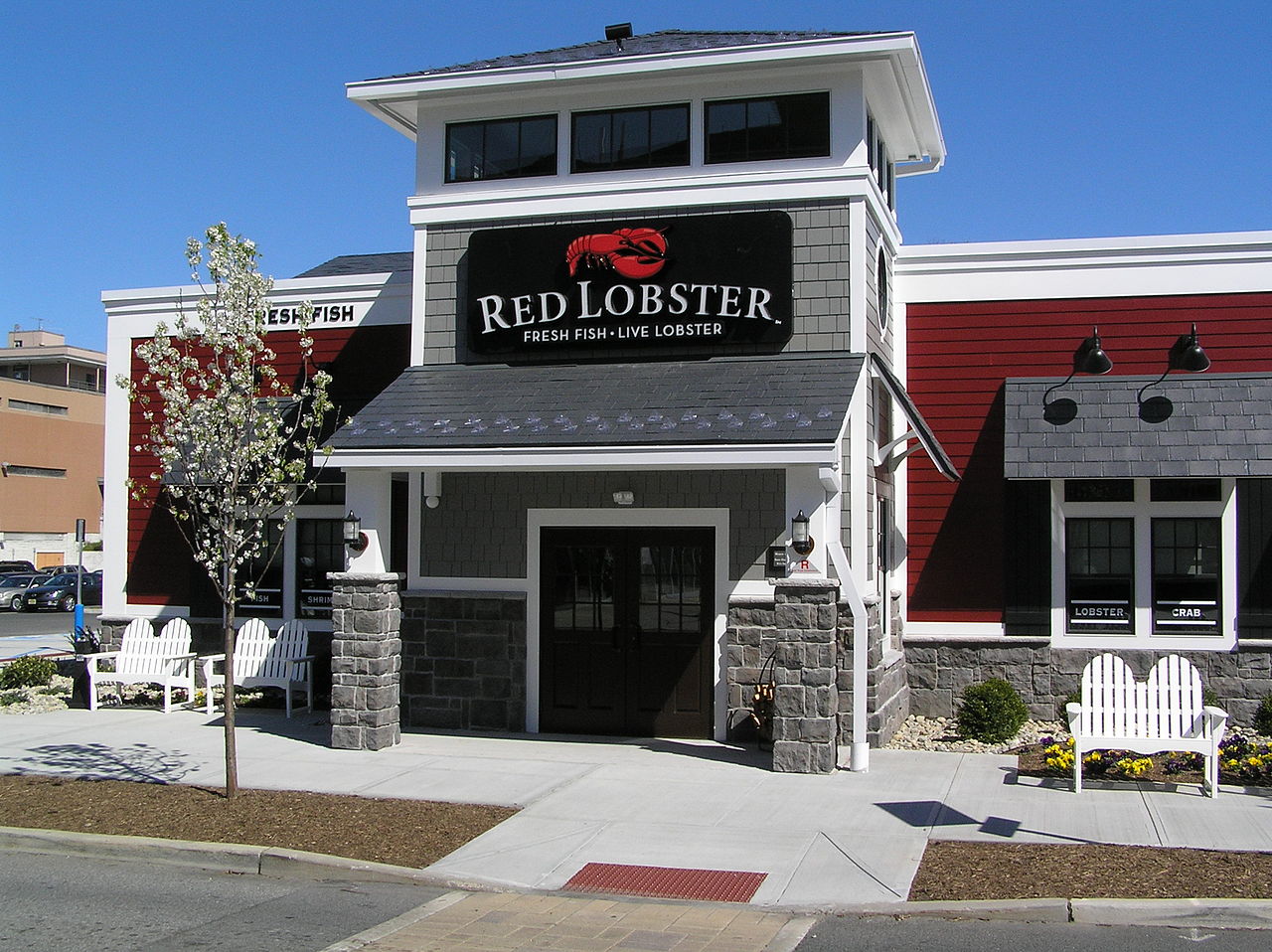 1280px-Red_Lobster_Cross_County_Shopping_Center_April_2012.jpg