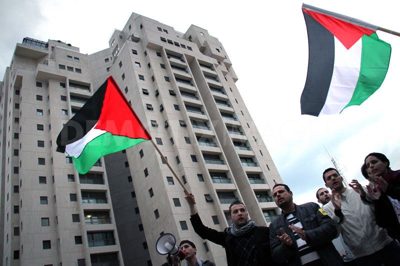 1296639722-demonstration-in-front-of-the-egyptian-embassy--tel-aviv_576831.jpg