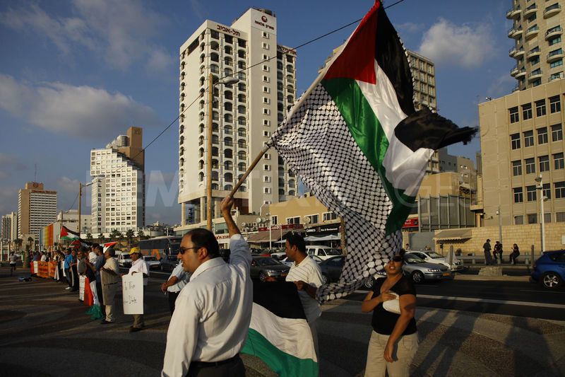 1316536255-propalestinian-demonstration-in-front-of-american-embassy-in-tel-aviv_838337.jpg