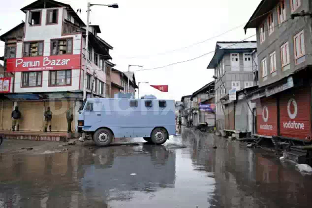 1354188878-curfew-in-srinagar-after-political-clashes_1641634.jpeg