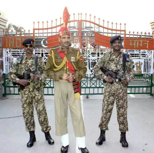 1358867465-tight-security-at-the-indopak-border-as-republic-day-approaches_1744101.jpeg