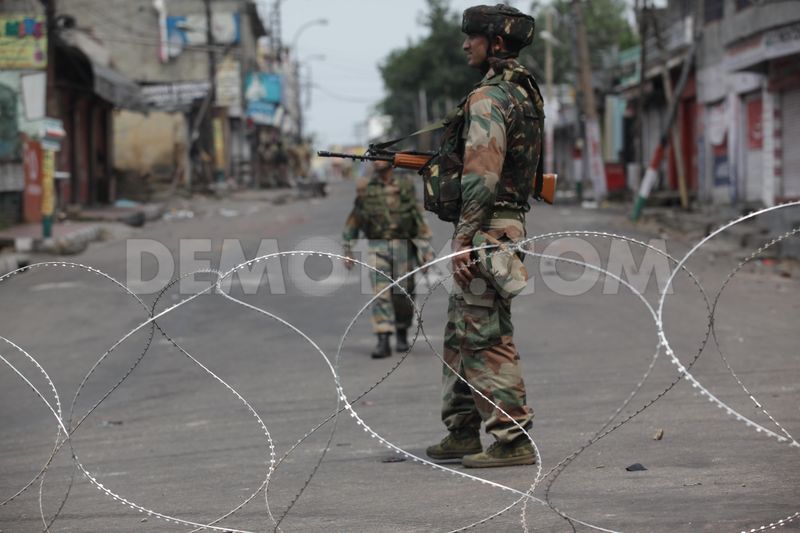 1376210458-temporary-curfew-imposed-in-jammu-after-violence-and-arson_2400673.jpg