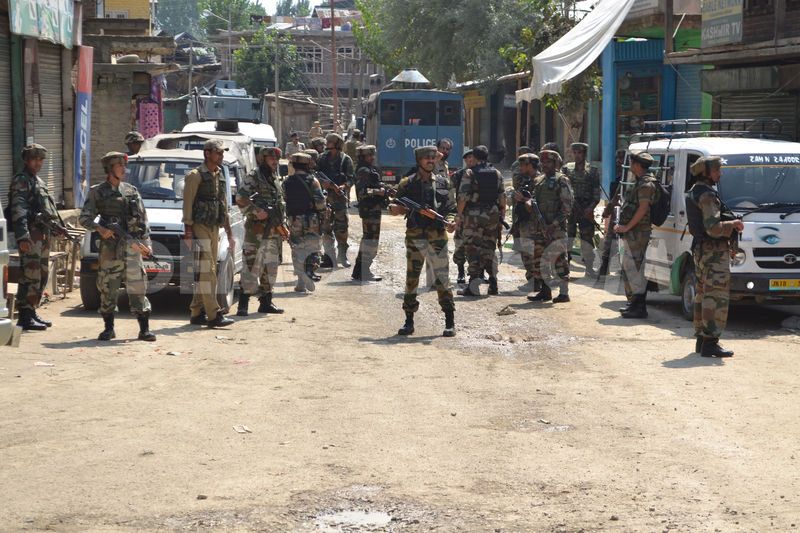 1377549192-security-personnel-cordon-off-arwani-town_2510241.jpg