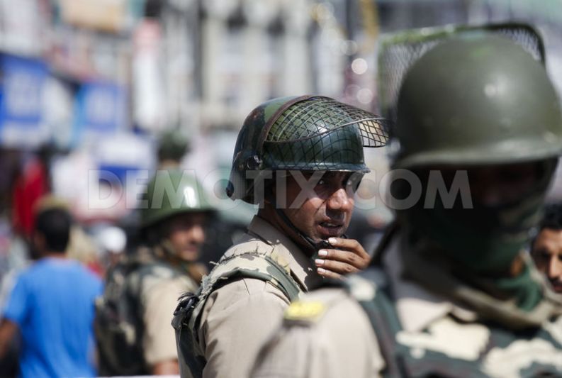 1380973547-security-beefed-up-in-indian-kashmir_2871014.jpeg