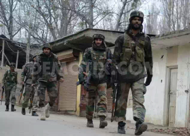 1388072082-indian-troops-gunned-down-a-let-militant-in-kashmir_3565918.jpeg