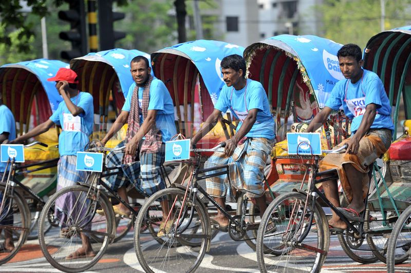 1397833373-rickshaw-race-in-rickshaw-city-dhaka_4501969.jpg