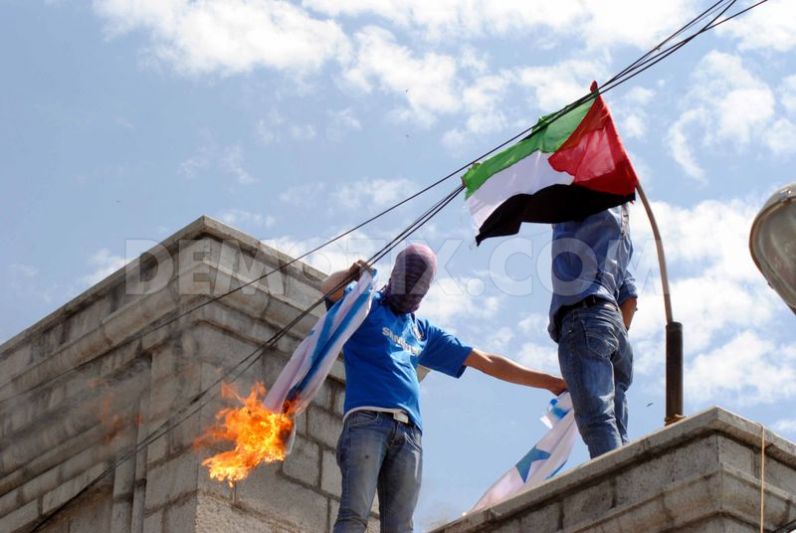 1405074134-anti-israel-protest-held-in-kashmirin-solidarity-with-palestine_5228545.jpg