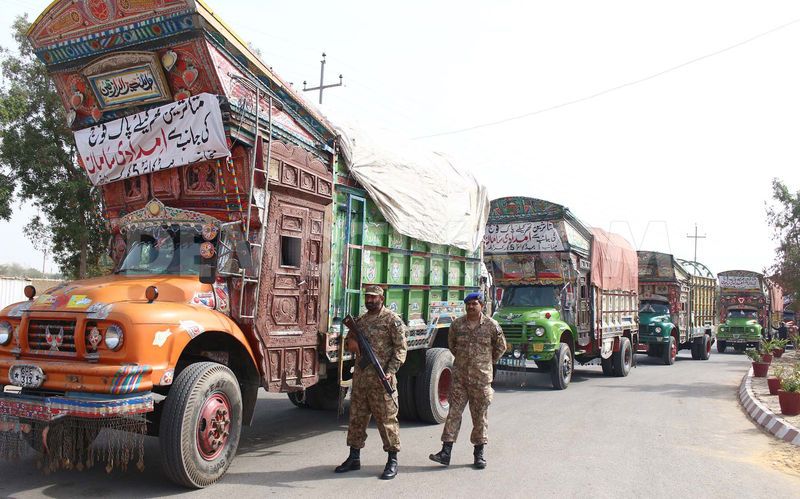 1420655580-pak-army-dispatched-relief-goods-trucks-of-affected-persons-of-thar_6600645.jpg
