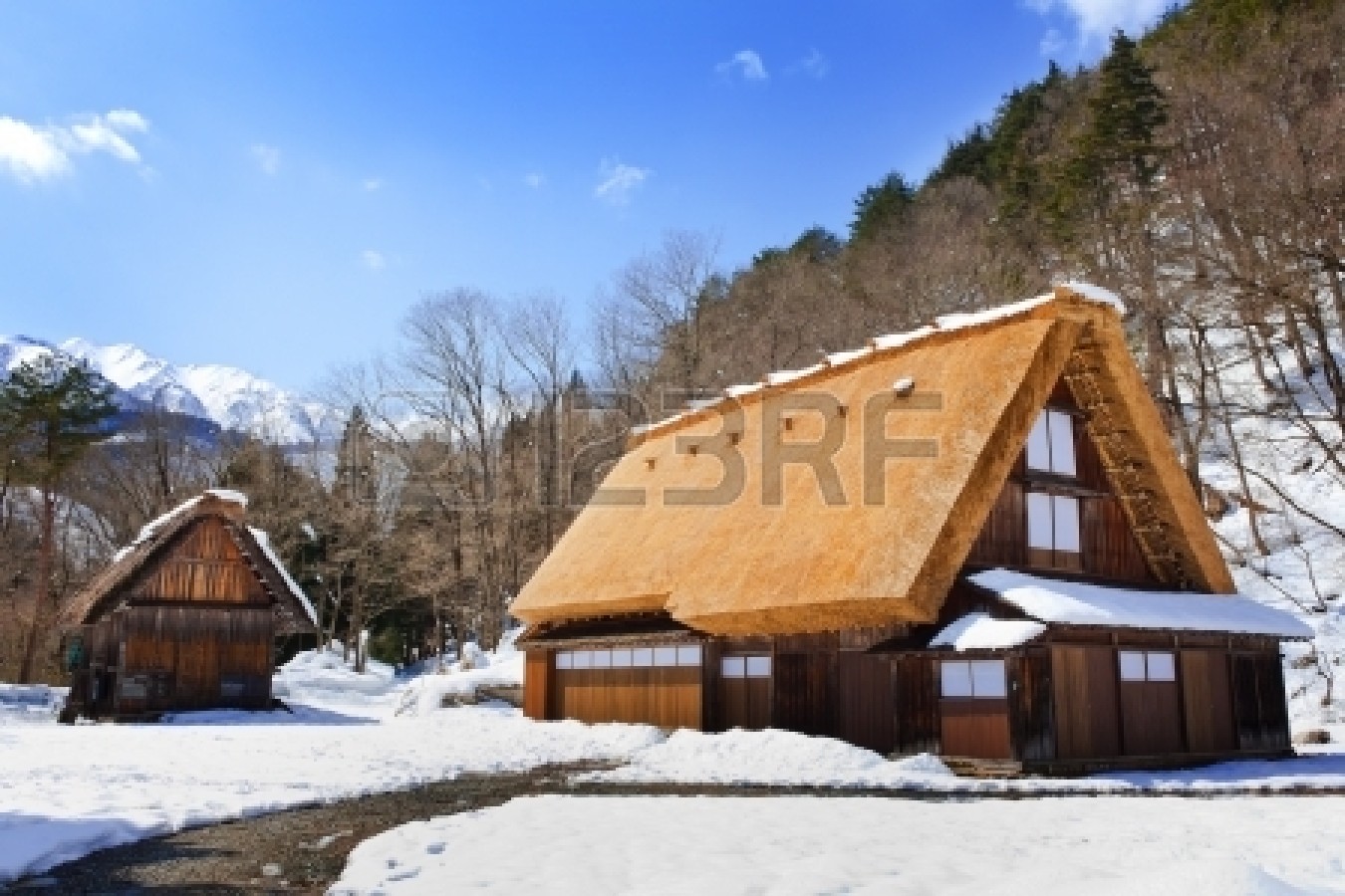 14321255-cottage-at-gassho-zukuri-village-shirakawago.jpg