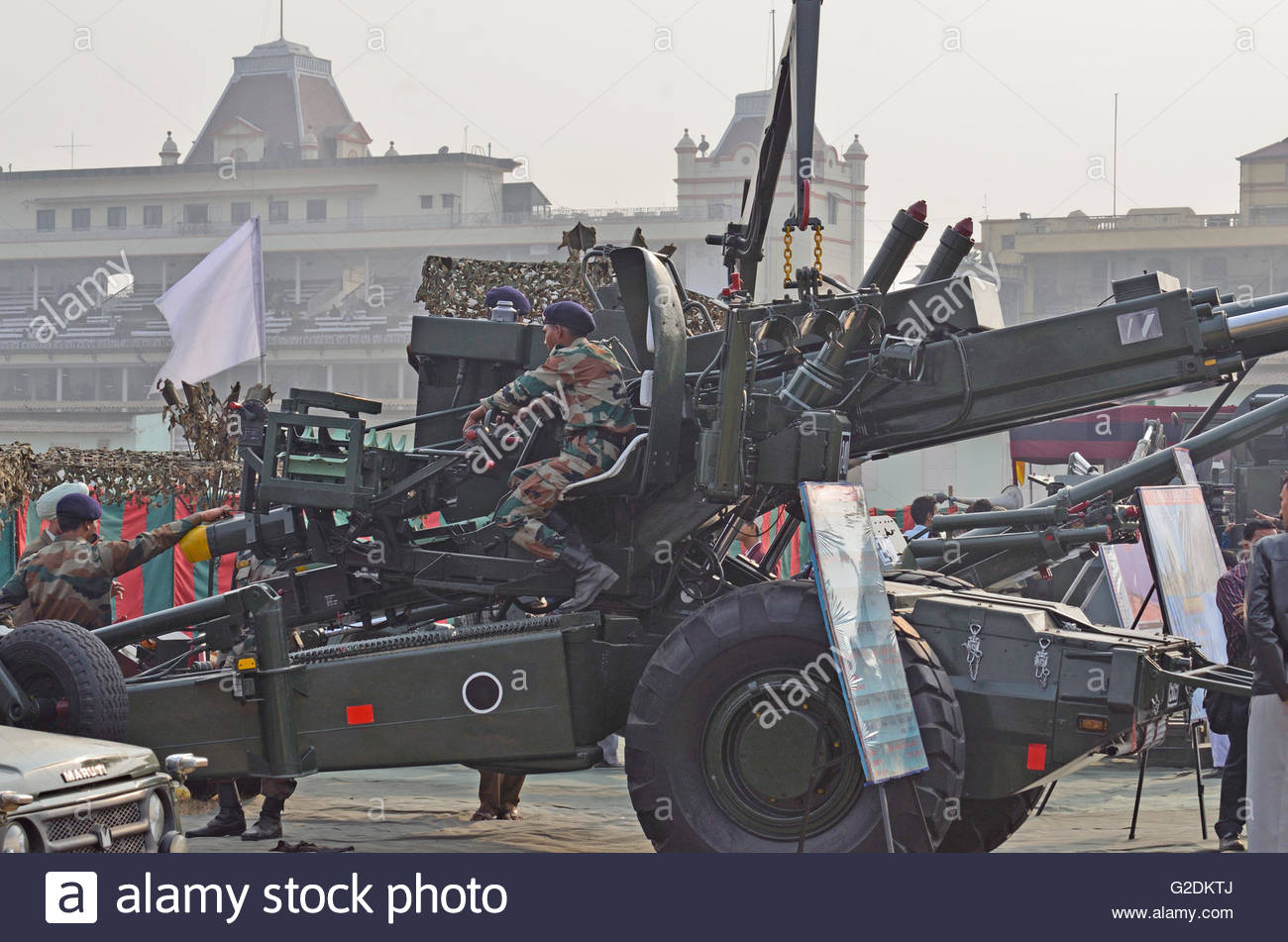 155-mm-bofors-gun-the-main-artillery-gun-of-the-indian-army-during-G2DKTJ.jpg