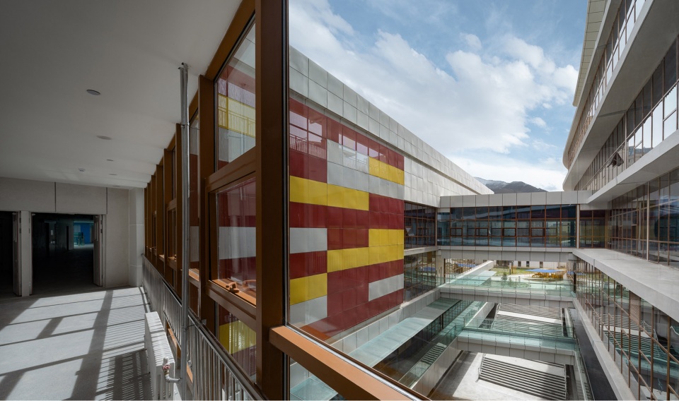 16-Tibet-Woman-and-Children-Hospital_Bazuo-Architecture-960x568.jpg