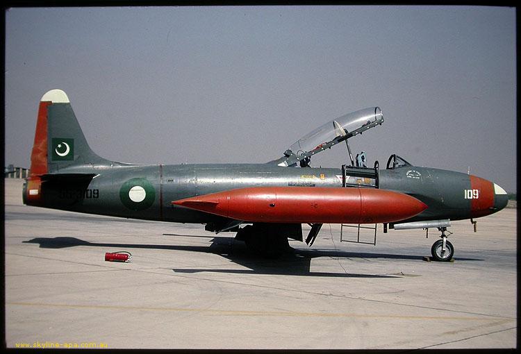 1811ddc67163 Lockheed T-33 55-3109 Pakistan AF 1986.jpg