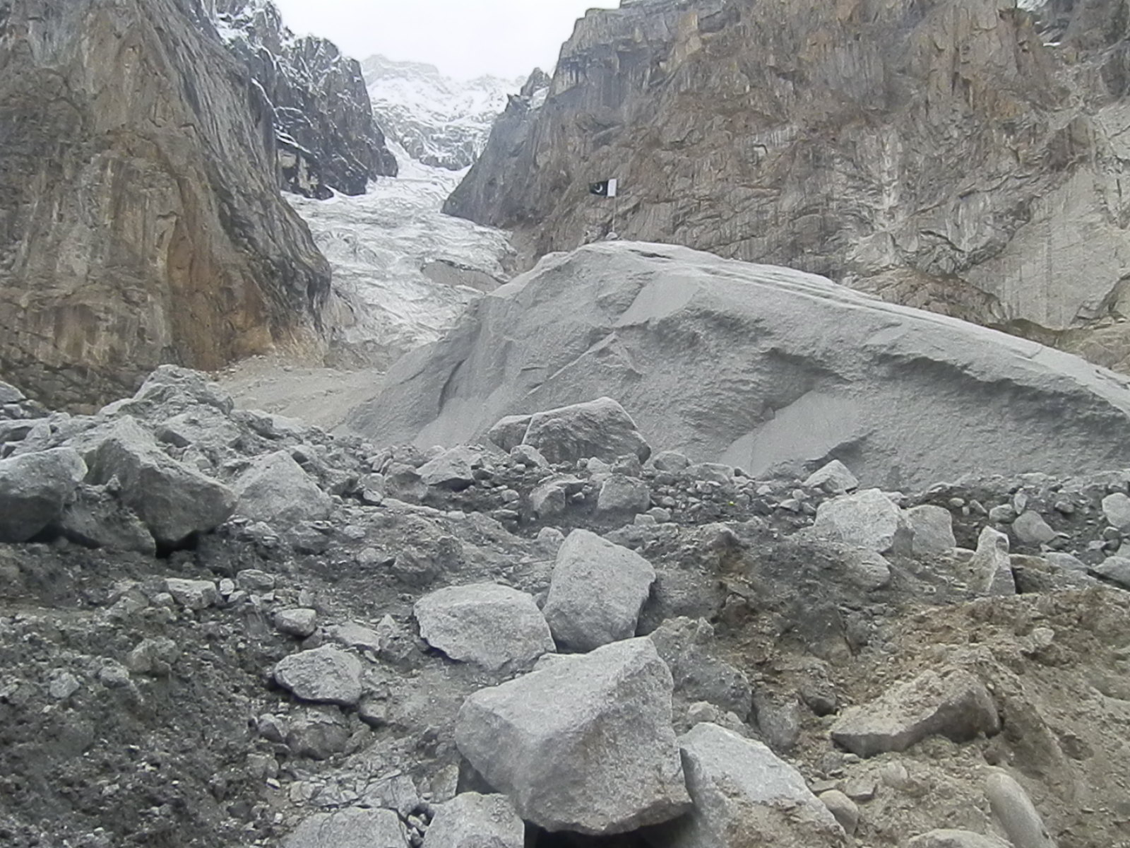 2012_Siachen_Glacier_avalanche_02.JPG