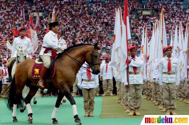 20140323213954-gagahnya-prabowo-subianto-naik-kuda-pimpin-kampanye-gerindra-003-nfi.jpg