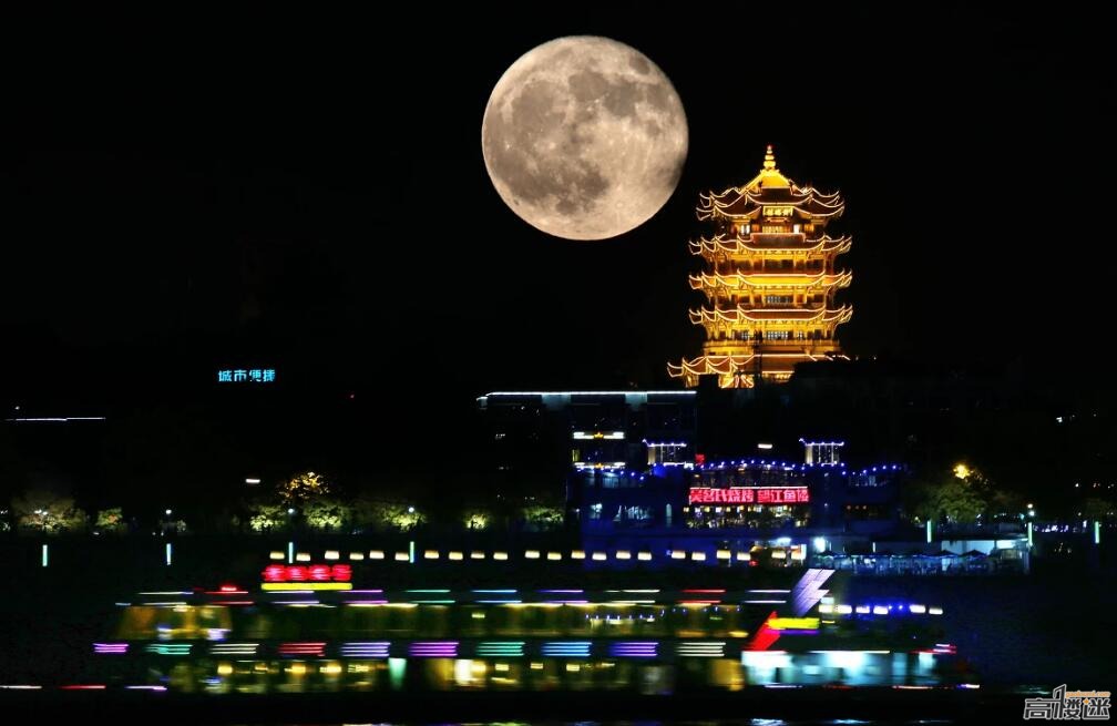 2016年武汉中秋：十五的月亮十七圆.jpg