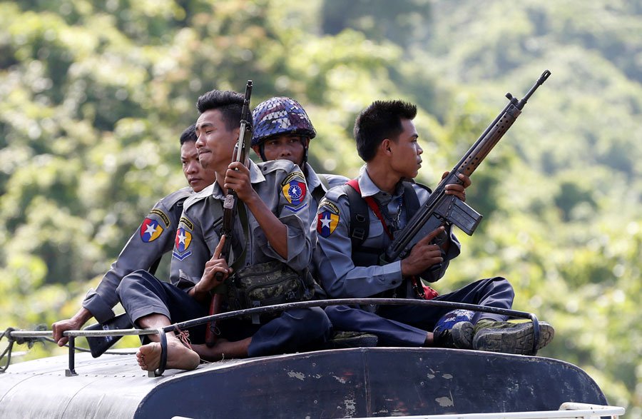 2017-08-28T141245Z_666008609_RC1296F80150_RTRMADP_3_MYANMAR-ROHINGYA.jpg