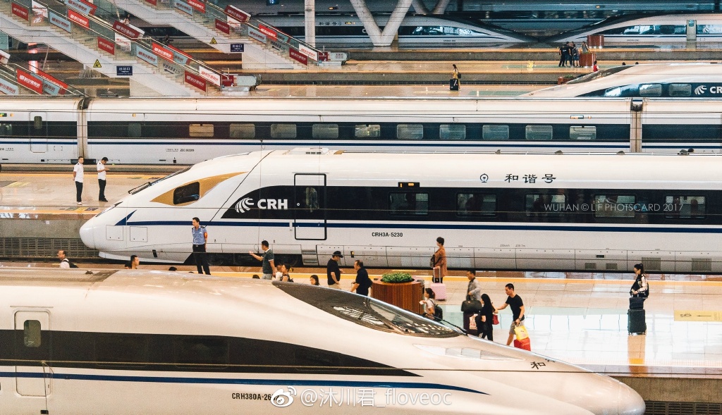 2017.09.01 CRH3A-5230 in Wuhan Railway Station ​​(回送西安调试西成）.jpg