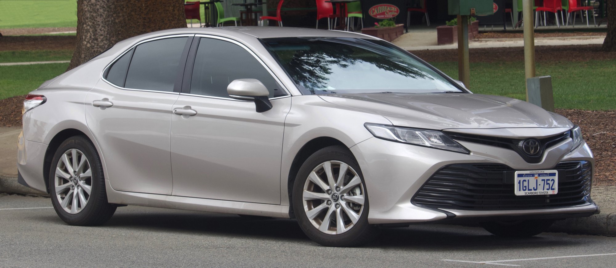 2018_Toyota_Camry_(ASV70R)_Ascent_sedan_(2018-08-27)_01.jpg