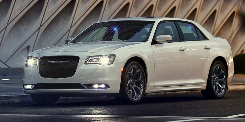 2019-Chrysler-300-01.jpg