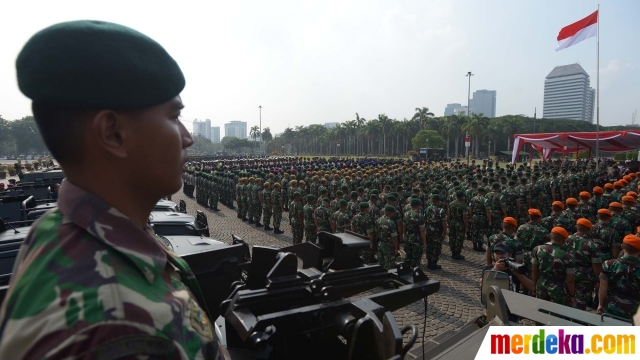 20191017111637-tni-polri-gelar-apel-pengamanan-pelantikan-presiden-di-monas-008-nfi.jpg