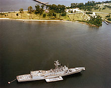 220px-USS_Estocin_FFG-15_moored_near_EMPRESS_I.jpg