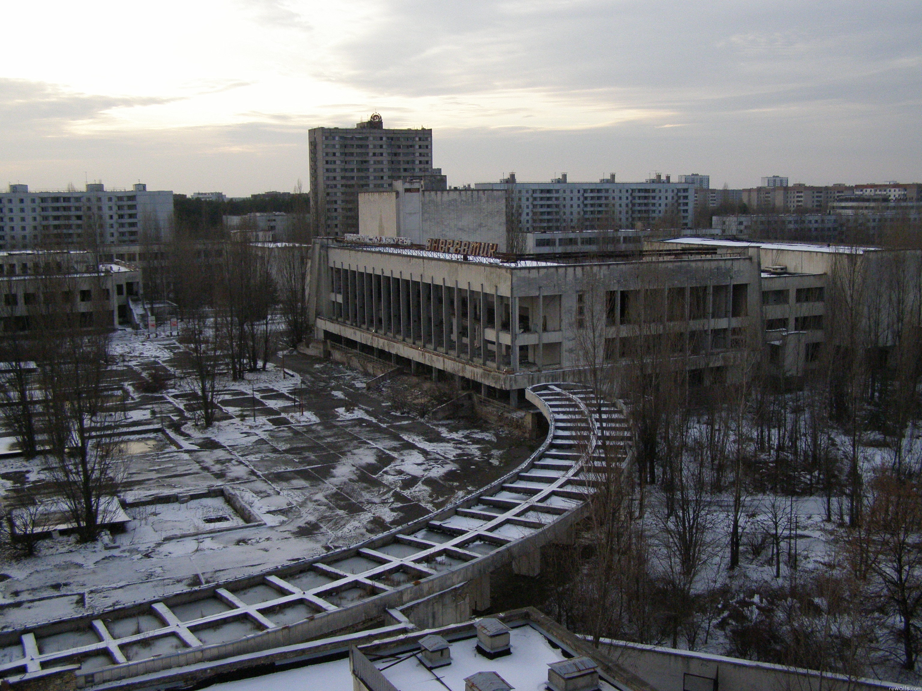 236984_pripyat_-dom_-kultury_3072x2304_www-gdefon-ru[1].jpg