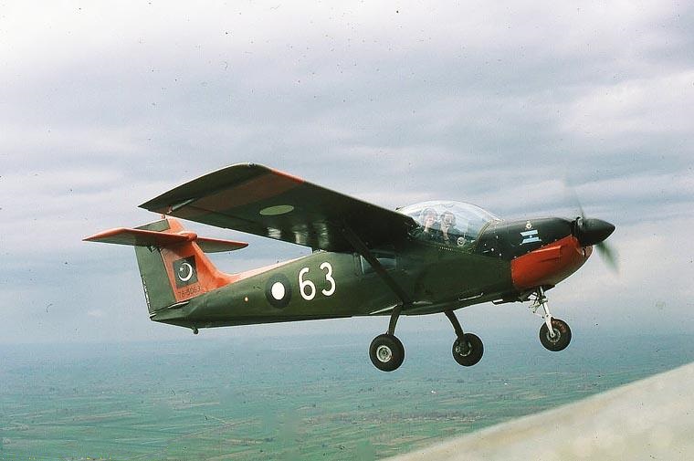 315359e178-5063 Mushshak Pakistan AF air to air 1981.jpg