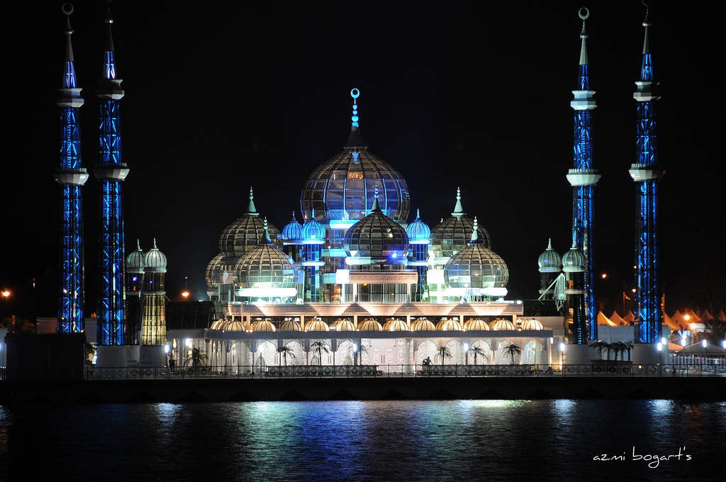 37859,xcitefun-cyristal-mosque-in-kuala-terengganu-malaysia-night.jpg