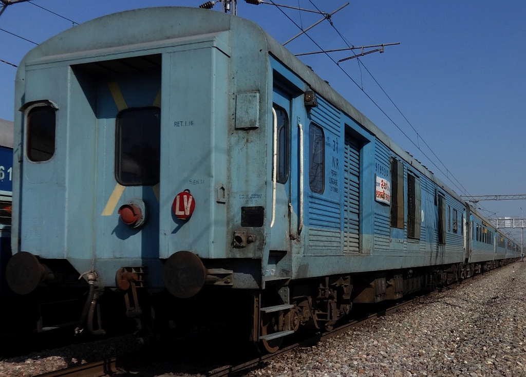 37_BG_LHB_AC_CC_Swarna_Shatabdi.jpg