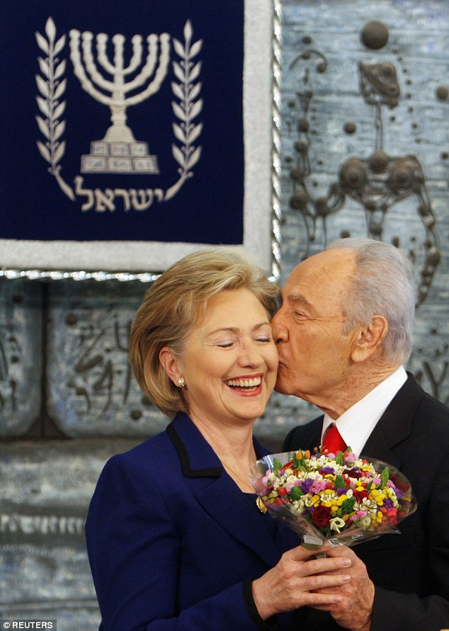38DD180100000578-0-Israel_s_President_Shimon_Peres_R_kisses_U_S_Secretary_of_State_-a-26_14750...jpg