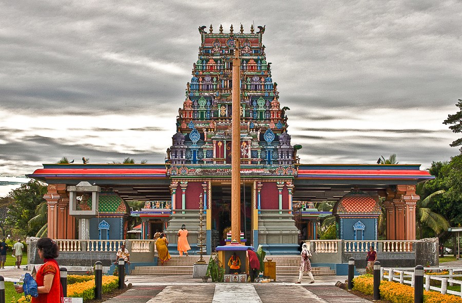 5-Sri-Siva-Subramaniya-Temple-Fiji[1].jpg