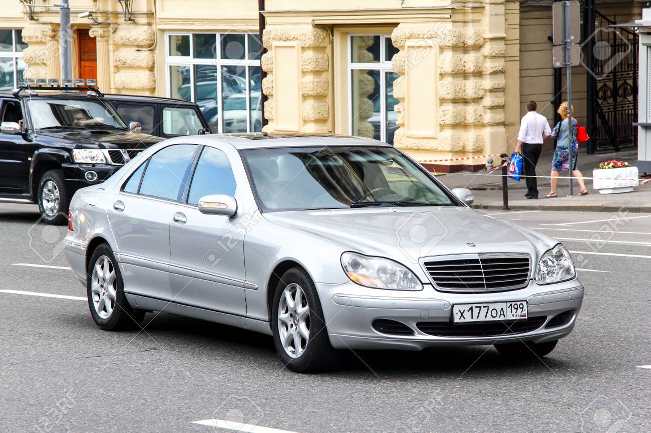 53490468-moscow-russia-june-2-2013-motor-car-mercedes-benz-w220-s-class-at-the-city-street-.jpg