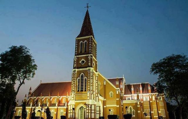 640px-Night_view_of_St._Mary's_Cathedral_&_Bishop's_House_Multan.jpg