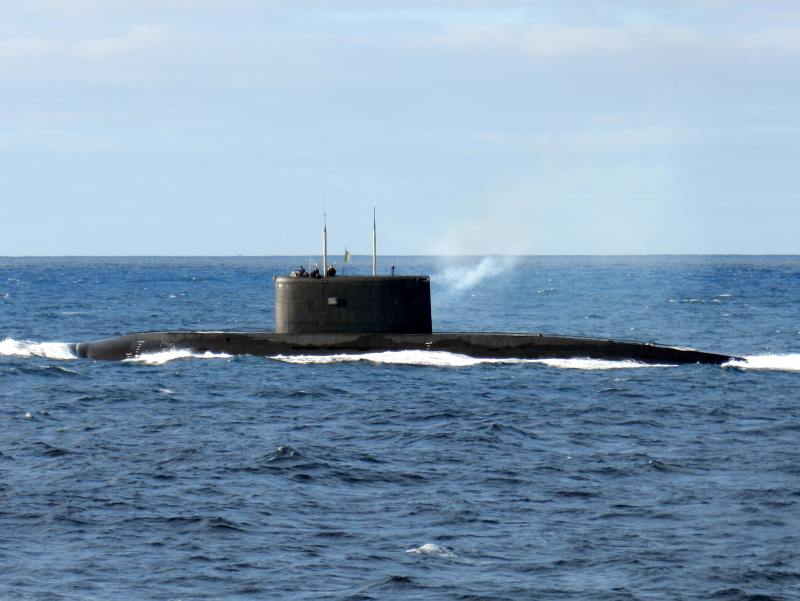 7 7 15 algerian submarine sailing.jpg