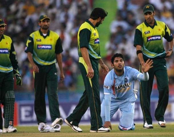 74802813-afridi-kick.jpg