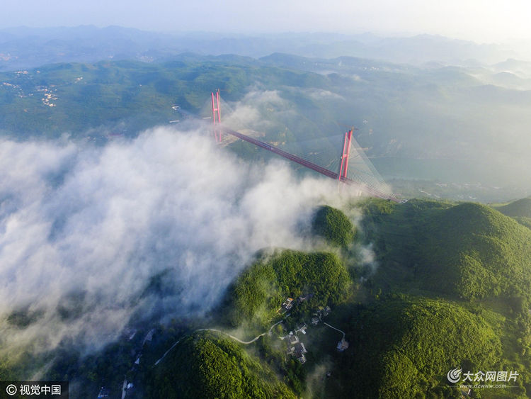 750px-YachiDrone&Clouds.jpg