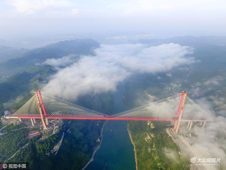 750px-YachiDrone&Sky.jpg