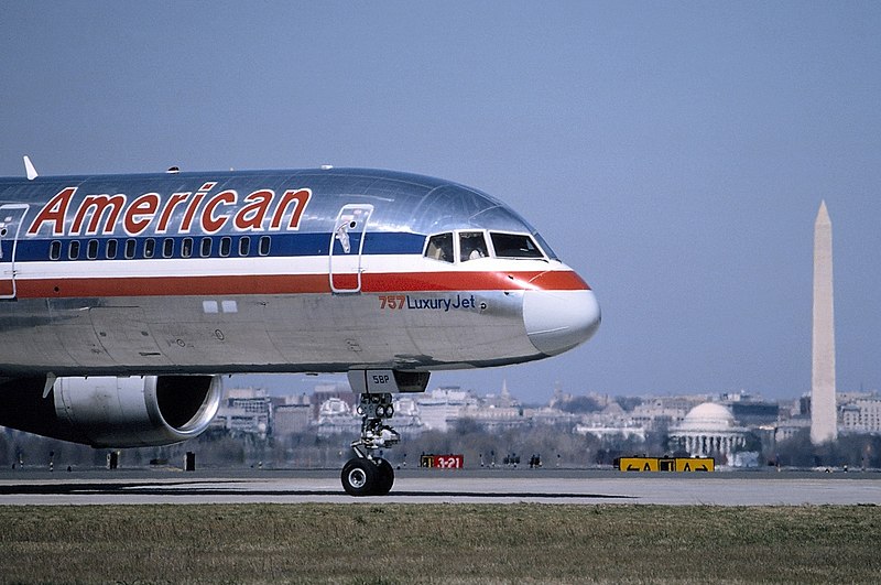 800px-Boeing_757-223,_American_Airlines_AN0290718.jpg