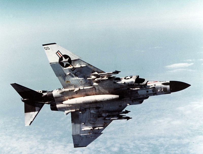 800px-F-4J_VF-96_Showtime_100_armed_from_below.jpg