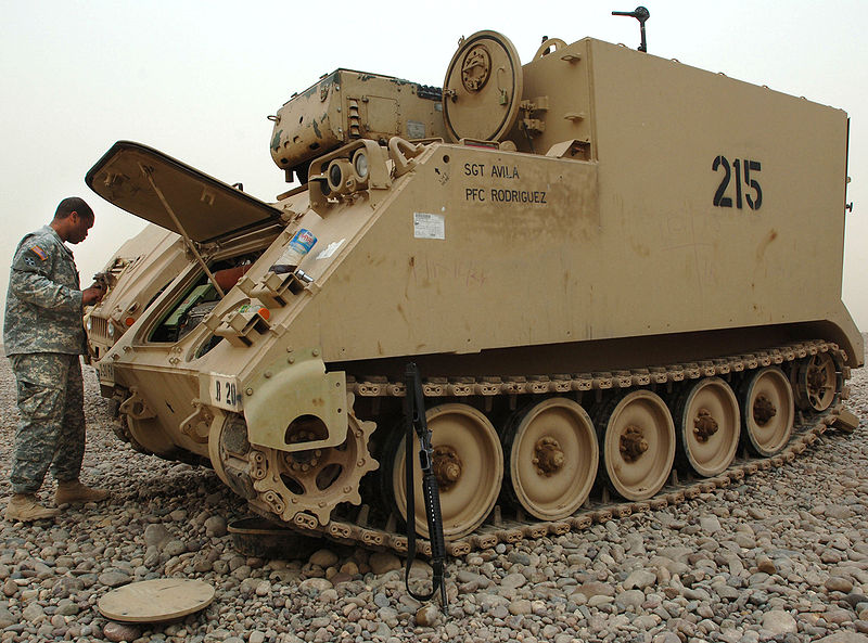 800px-M577_command_vehicle.jpg