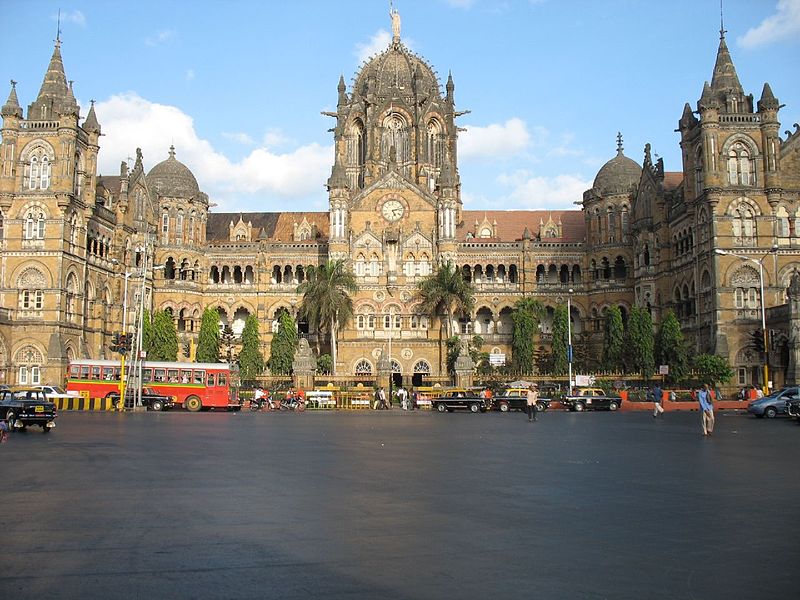 800px-Mumbai_Train_Station.jpg