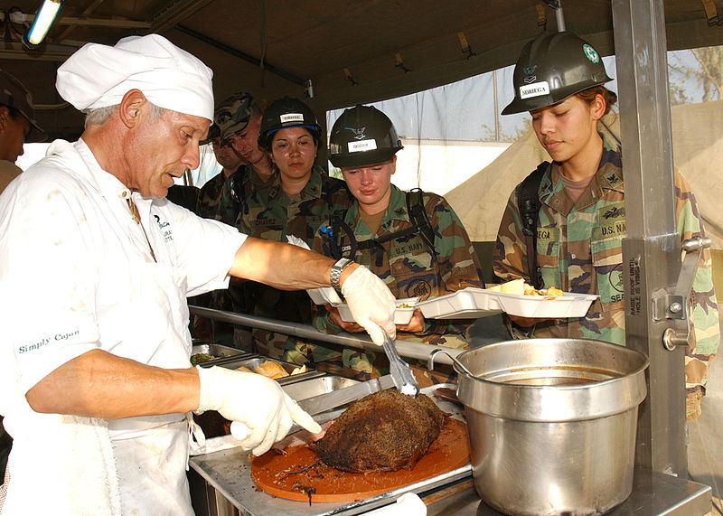 800px-US_Navy_050917-N-8253M-001_Meal_served_during_Hurrican_Katrina_relief_efforts_by_NMCB-40.jpg