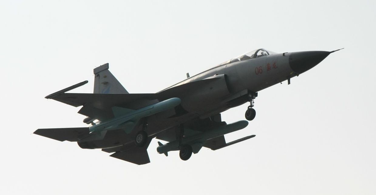 803+yj83+PLAAF+Navy+attack+operational+maritime+fighter+jet+pakistan+air+force+china+%25285%2529.jpg