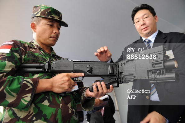 88512538-an-indonesian-soldier-inspects-an-israeli-gettyimages.jpg