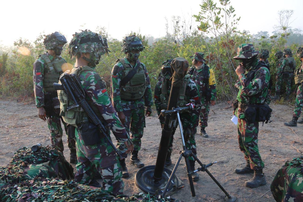 91.-Tembakan-Senjata-Bantuan-Yonif-Raider-323-Kostrad-Perkokoh-Garis-Pertahanan-1.jpg