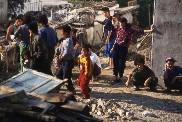 _46426695_northkorea-jangangprovince-housebrokenbyfloods-photopiergiorgiopescali(1)[1].jpg