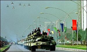 _91261_Pakistan_military_parade-tanks-_23-03-1998_ap_300.jpg