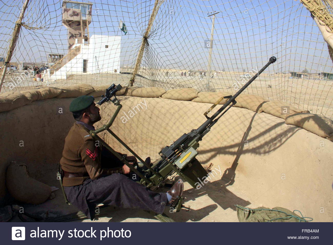 a-pakistani-soldier-mans-an-anti-aircraft-machine-gun-at-the-so-called-FRB4AM.jpg